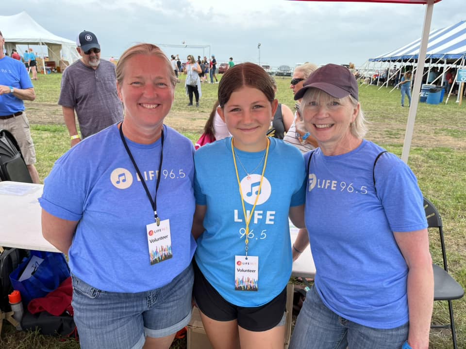 Life 96.5 volunteers